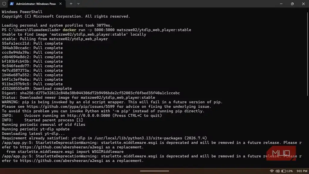 نمای ترمینال هنگام دریافت و اجرای کانتینر Docker برای YT-DLP Web Player.