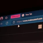 نمایی از گروه‌بندی تب‌ها در Microsoft Edge روی نوار افقی مرورگر.
