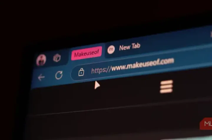 نمایی از گروه‌بندی تب‌ها در Microsoft Edge روی نوار افقی مرورگر.