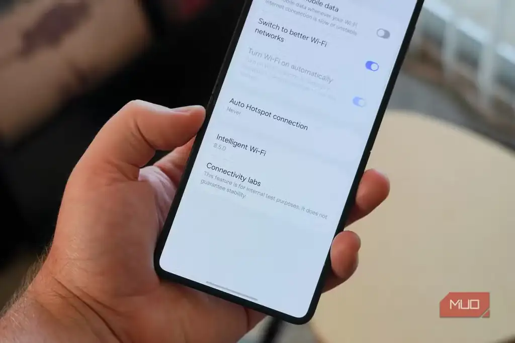 دکمه Connectivity Labs در منوی Intelligent Wi‑Fi یک گوشی Samsung Galaxy.