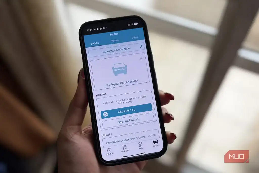 برنامه GasBuddy بازشده روی گوشی Google Pixel 10 Pro.