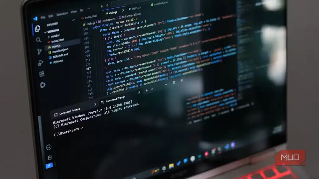 باز بودن VS Code و Command Prompt در محیط Windows 11.