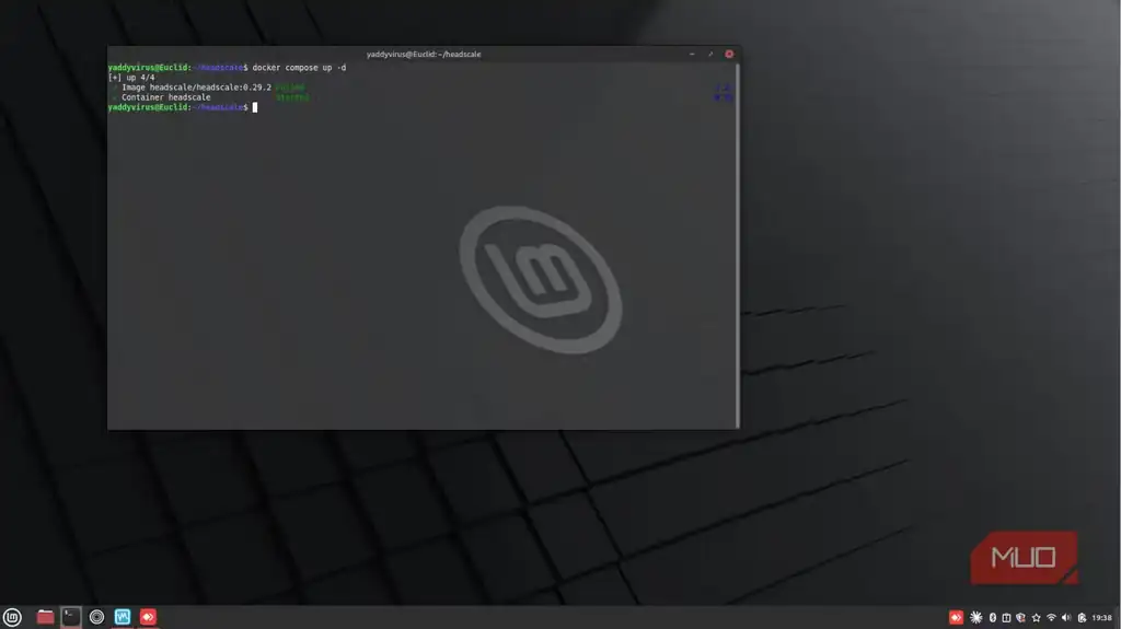 نمای اجرای کانتینر Docker برای بالا آمدن سرور Headscale.