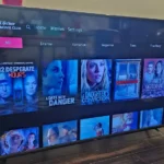 نمایی از فهرست فیلم‌ها در اپ Lifetime Movie Club روی تلویزیون هوشمند.