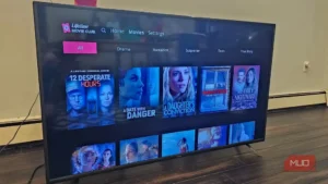 نمایی از فهرست فیلم‌ها در اپ Lifetime Movie Club روی تلویزیون هوشمند.