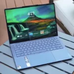 لپ‌تاپ Lenovo Yoga Slim 7x با تصویر پس‌زمینه روشن روی میز.