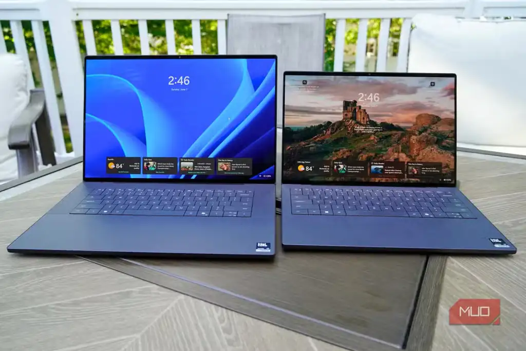 مقایسه بدنه لپتاپهای Dell XPS 16 و Dell XPS 14 روی میز.