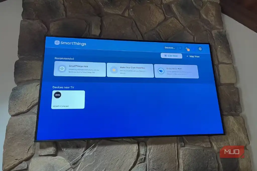 فهرست دستگاه‌ها در SmartThings روی تلویزیون هوشمند سامسونگ.