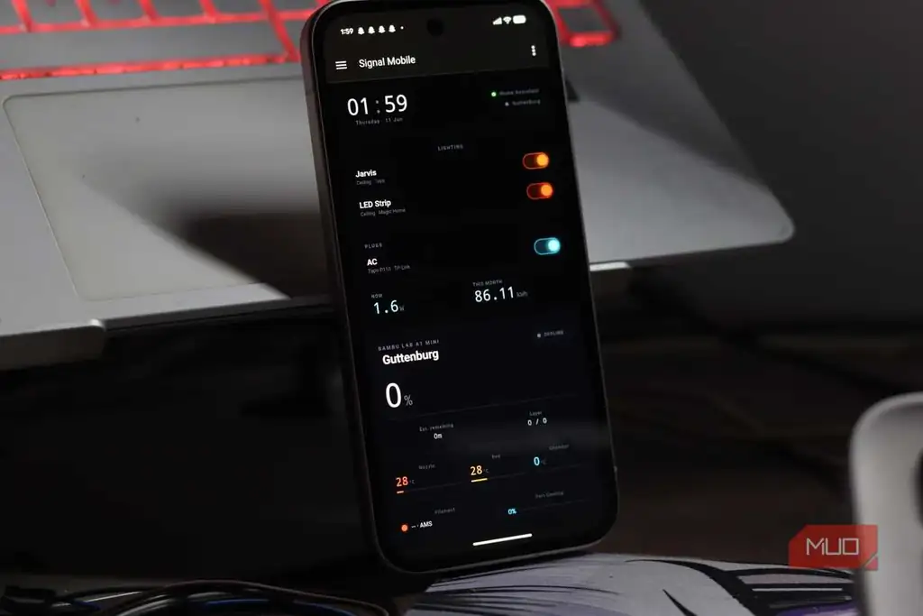 داشبورد Home Assistant در حال اجرا روی موبایل