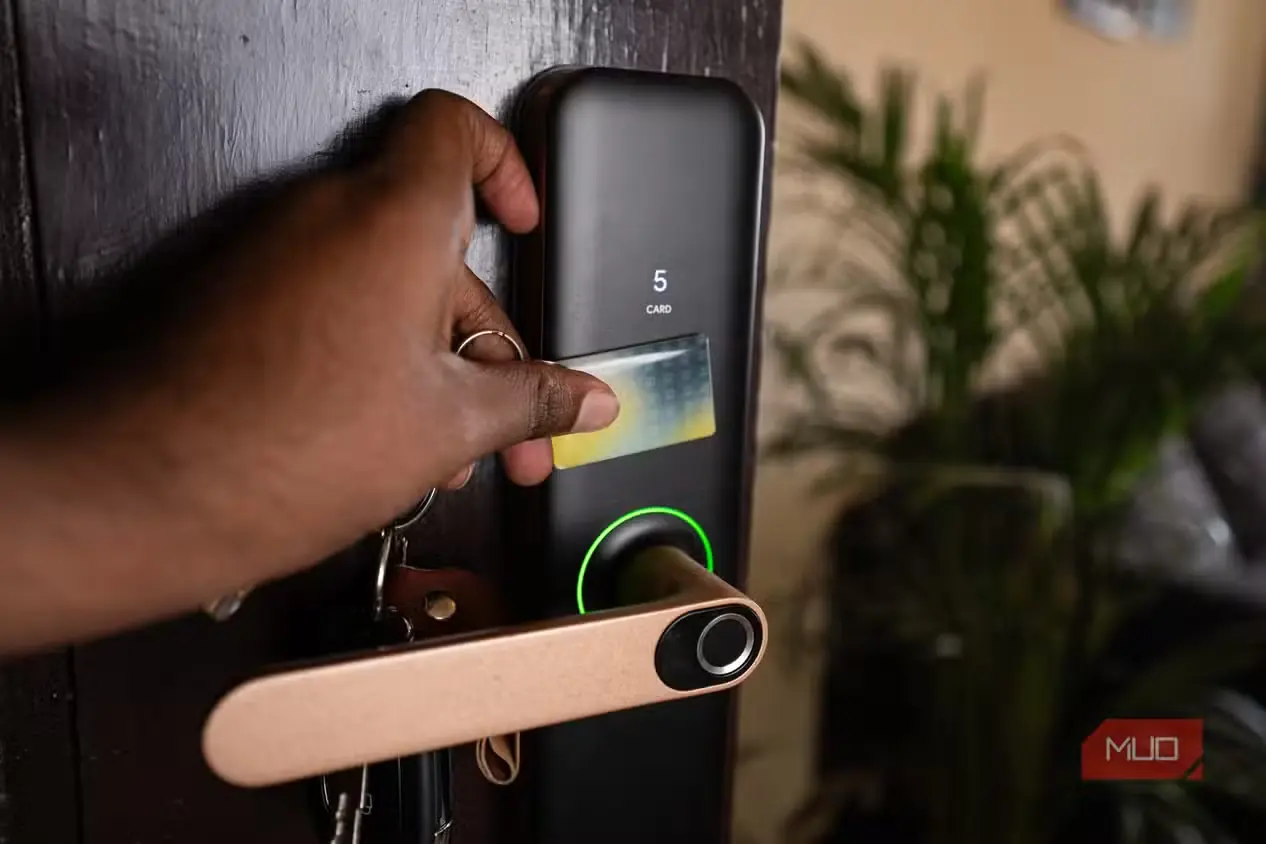 استفاده از تگ RFID برای باز کردن قفل هوشمند در