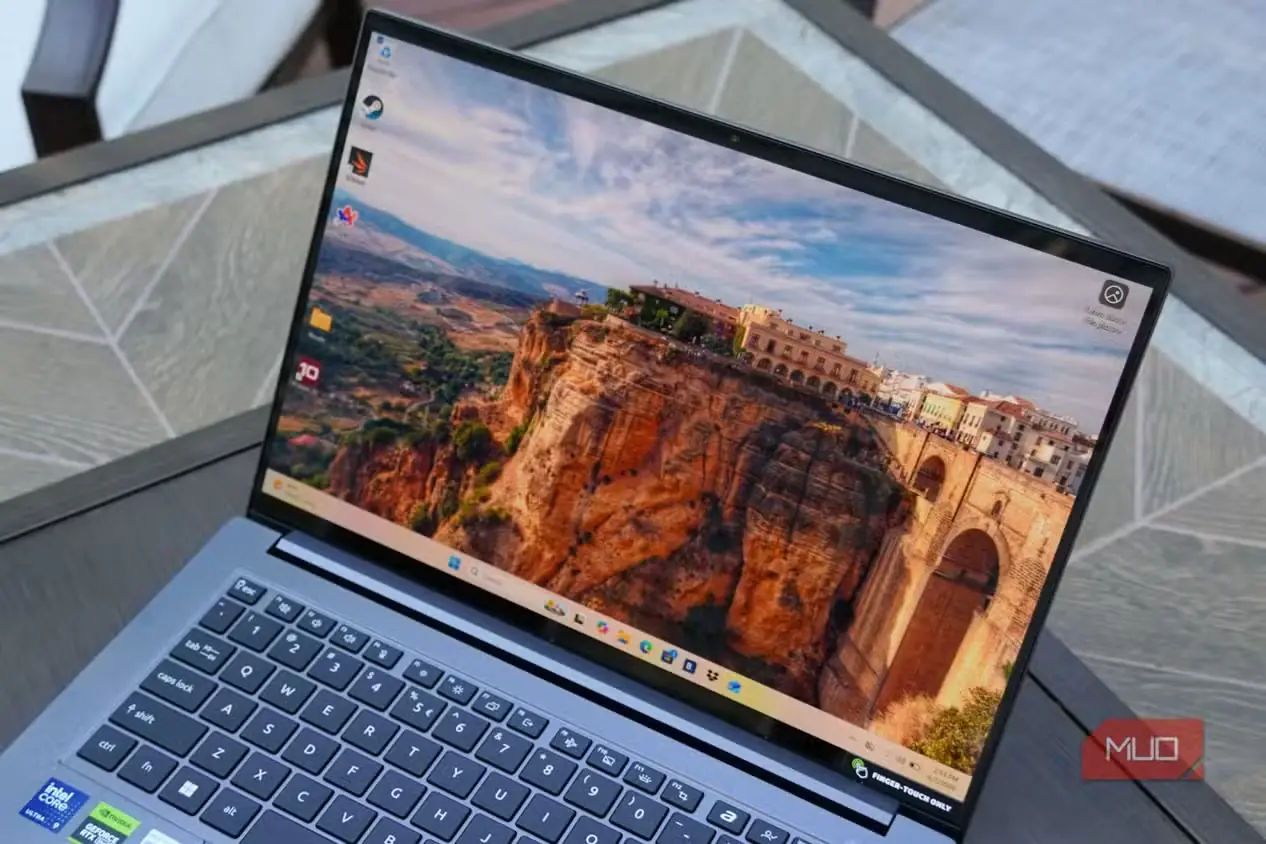 صفحهٔ اصلی ویندوز ۱۱ بر روی Acer Swift X 14