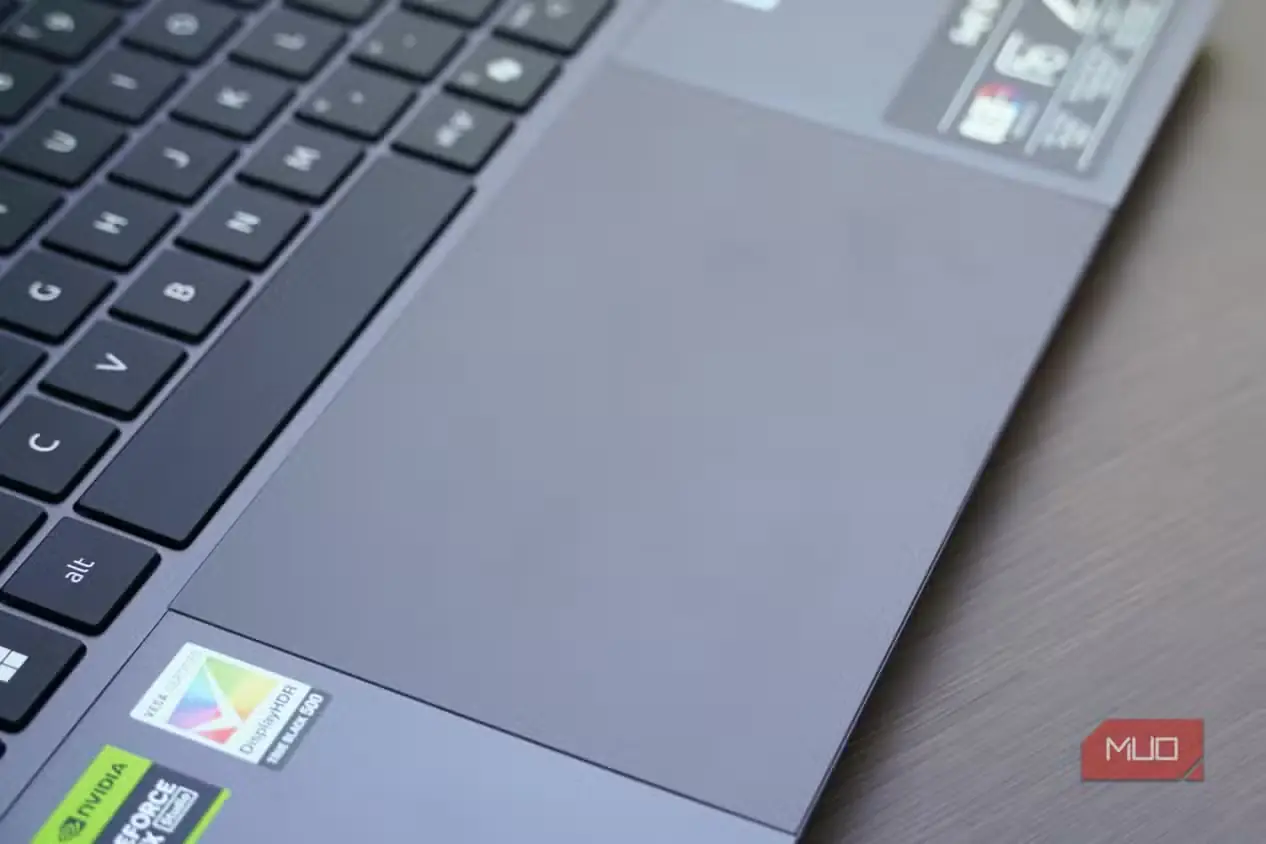 نمای نزدیک ترک‌پد Acer Swift X 14