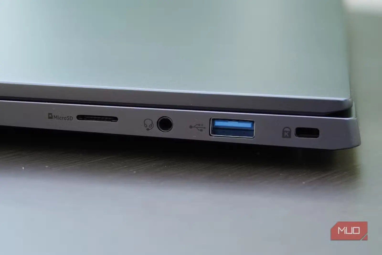پورت‌های سمت راست Acer Swift X 14