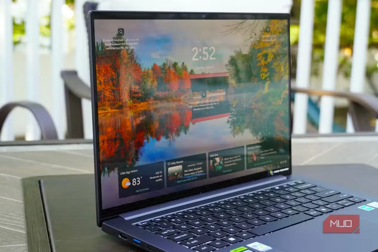 Acer Swift X 14 با نمایش صفحه‌قفل ویندوز ۱۱