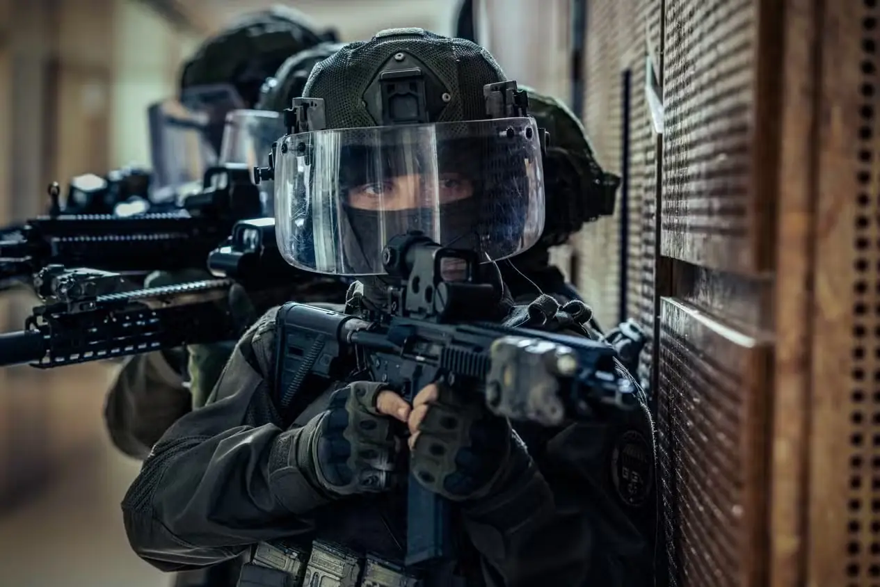 صحنهای از سریال Elite Force نیروی ویژه
