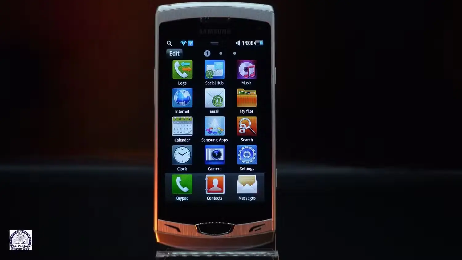 گوشی قدیمی Samsung Wave II با نمایش منوی اپلیکیشنها
