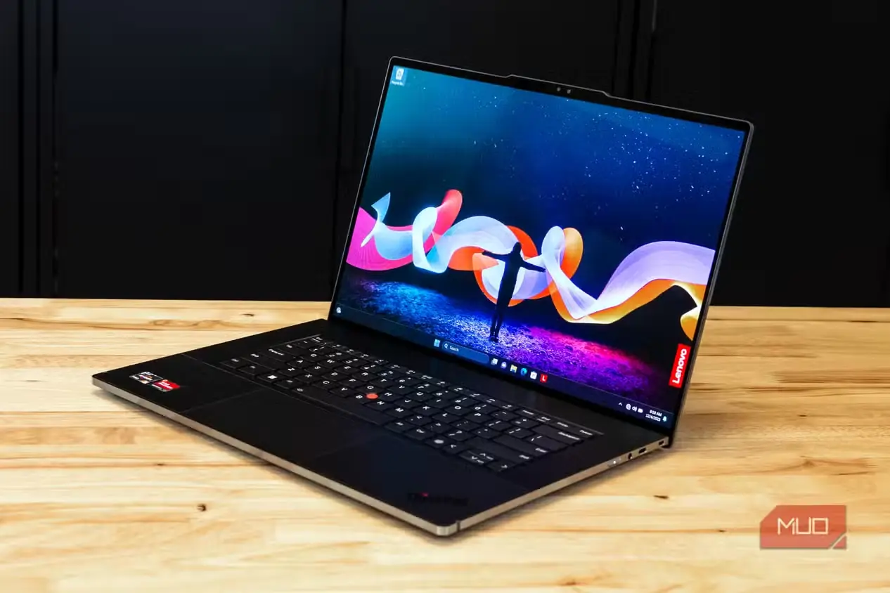صفحه نمایش پسزمینه لپتاپ Lenovo ThinkPad Z16 Gen 2 AMD