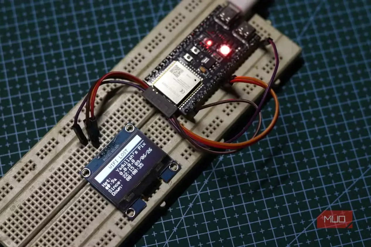 برد ESP32 در حال نمایش خطای شبکه