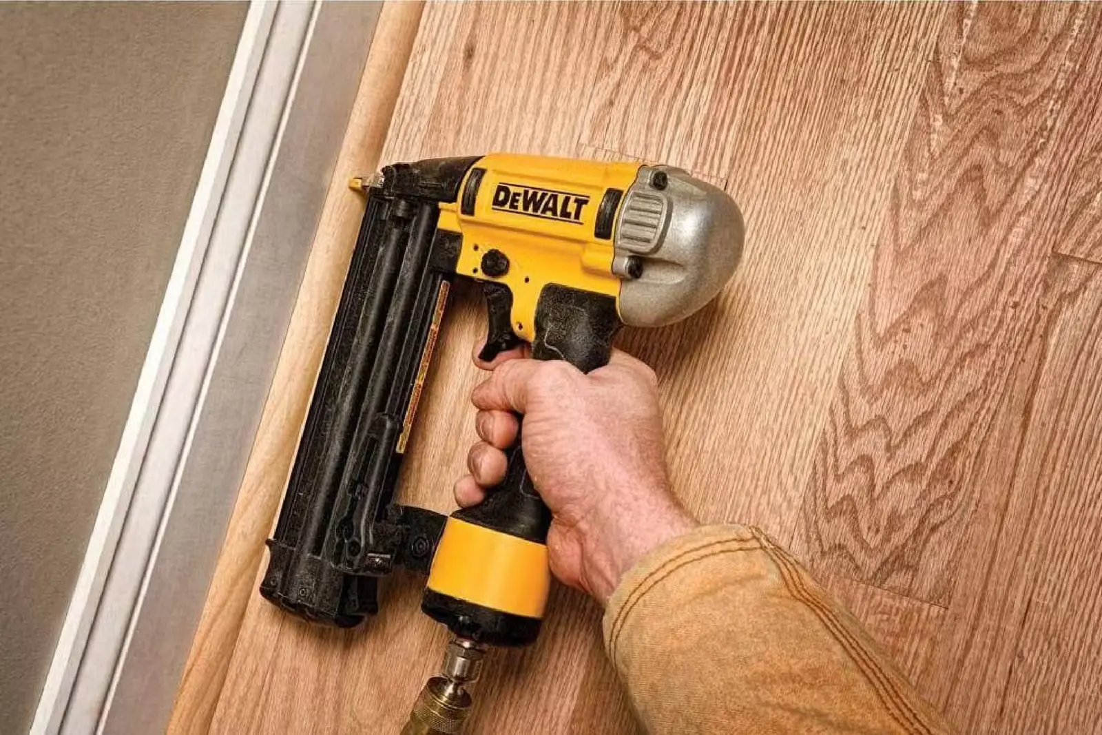 ابزار میخکوب DeWalt ۱۸ گیج