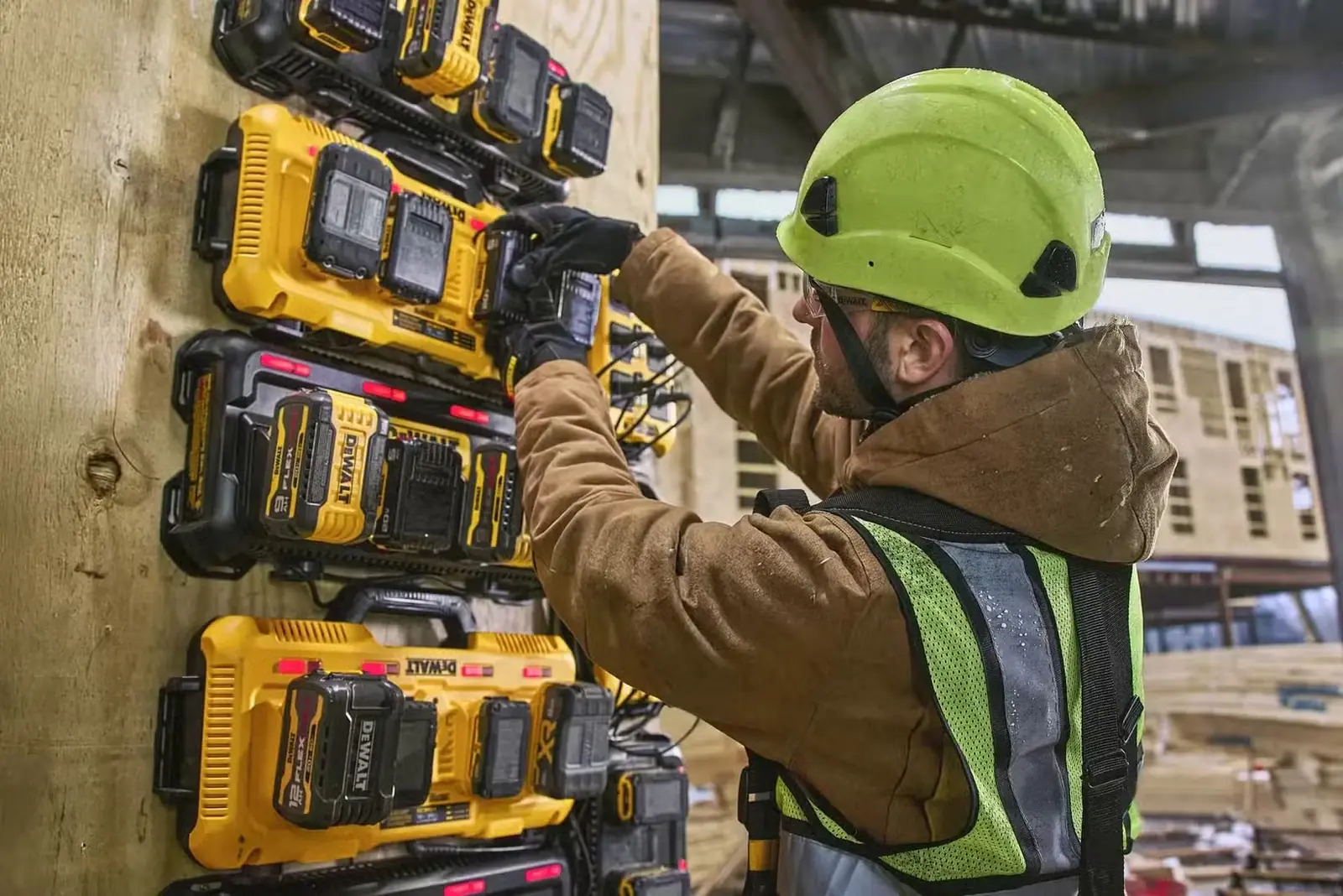 باتریهای DeWalt روی کنترلکننده برق
