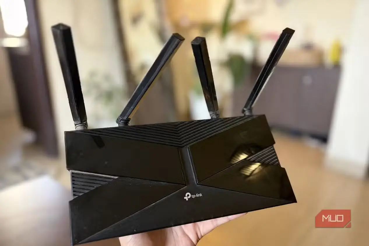 روتر TP‑Link Wi‑Fi 6 در دست