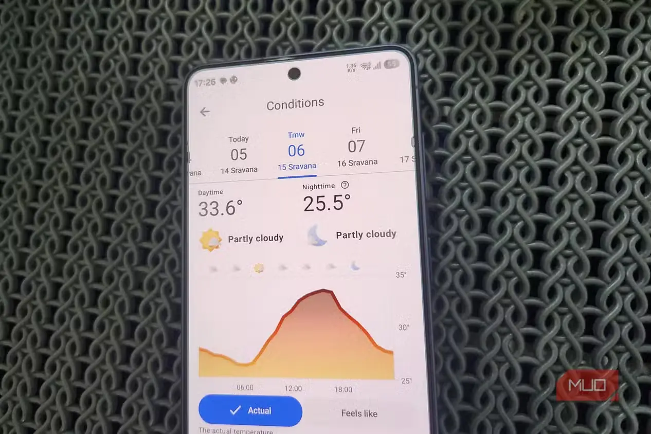 برنامه Breezy Weather روی گوشی اندروید