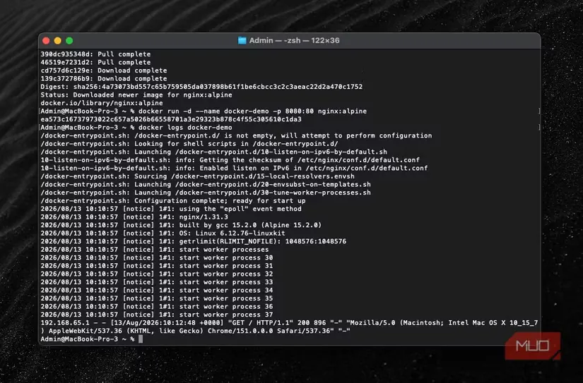 از docker logs برای نمایش خروجی یک کانتینر استفاده کنید.