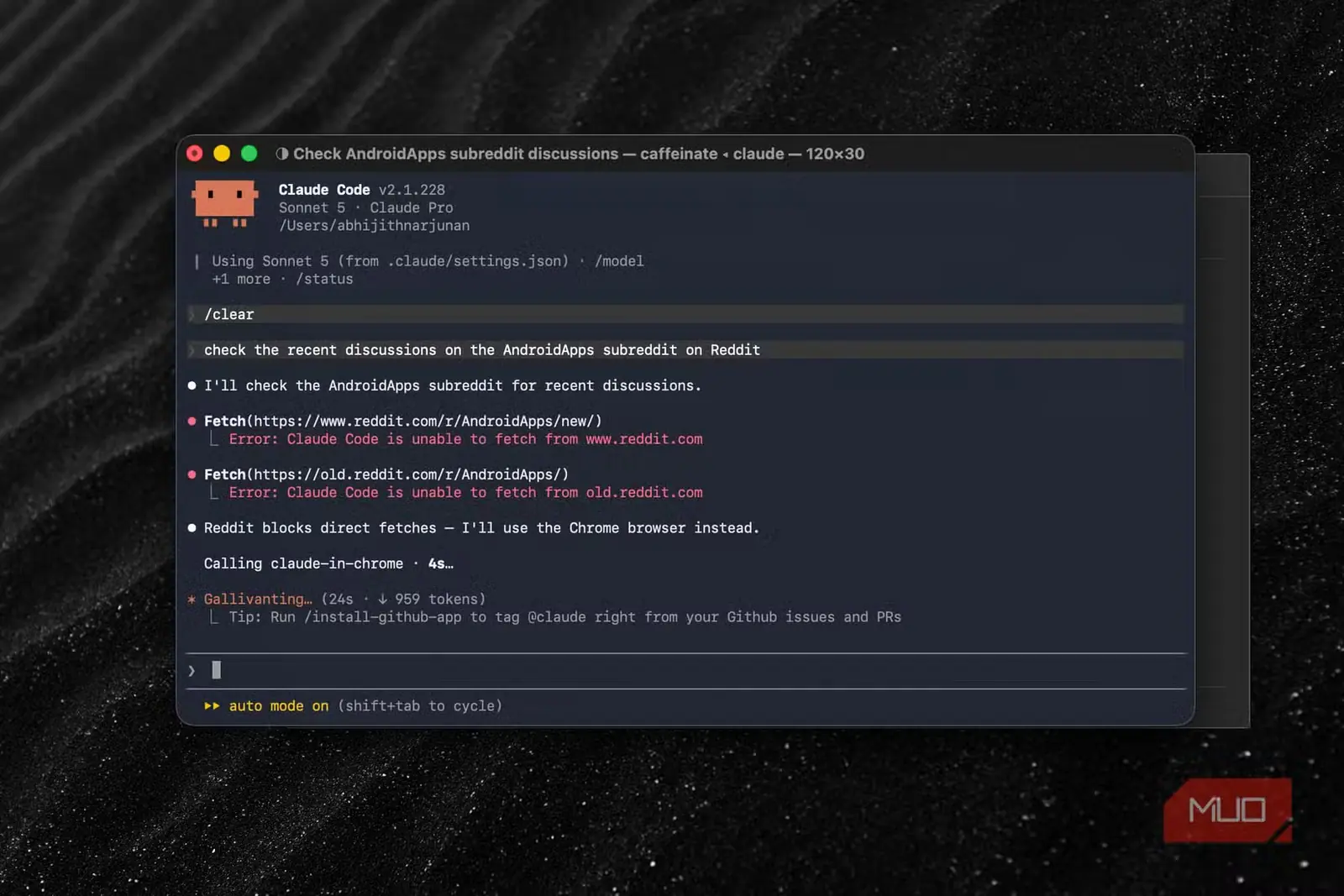 Claude Code در حال نمایش نتایج واکشی از وب Reddit