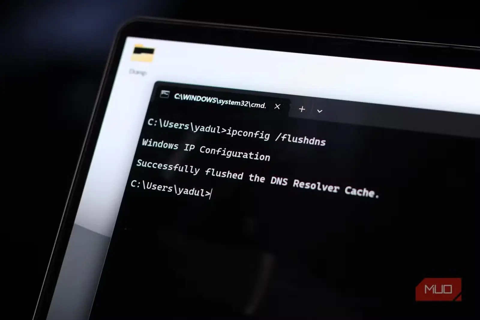 اجرای فرمان پاکسازی DNS با ipconfig در ترمینال ویندوز