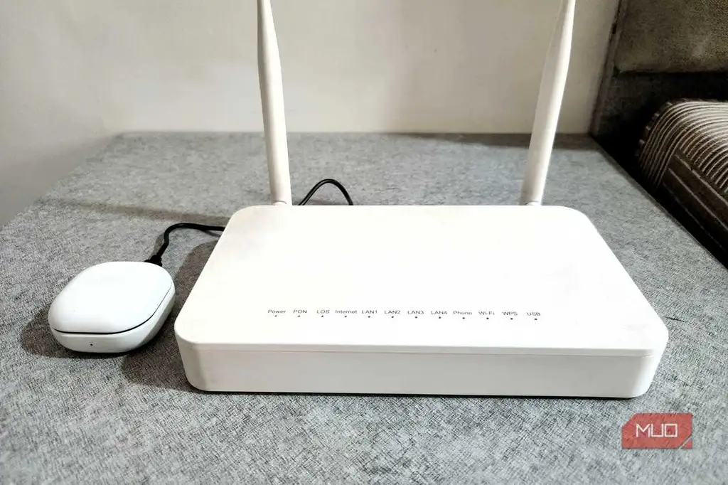Bluetooth headphone charging via Router
