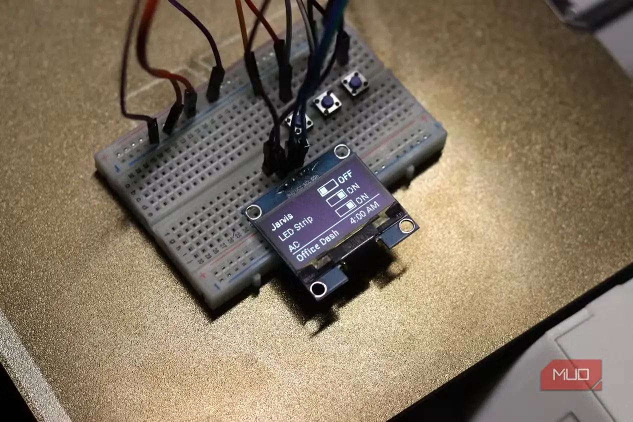 پیشخوان هوشمند خانه با ESP32 روی پایهٔ چاپگر سهبعدی