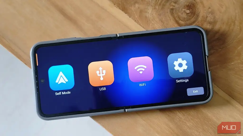 رابط کاربری Android Auto با ناوبری نقشه و پخش ویدیو روی Samsung Galaxy Z Flip 6