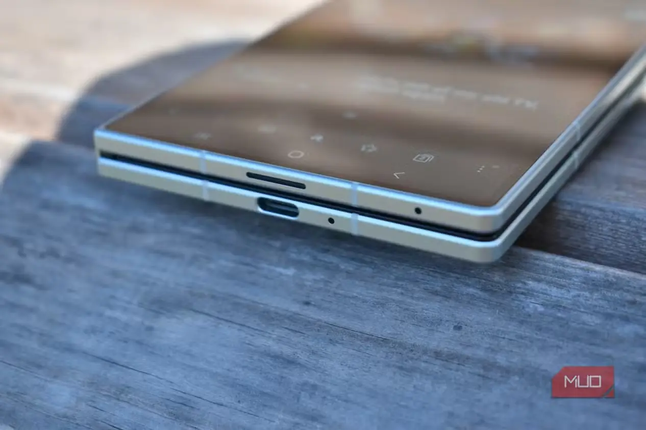 گلکسی Z Fold 8 سامسونگ تاشده با نمایش پورت USB-C