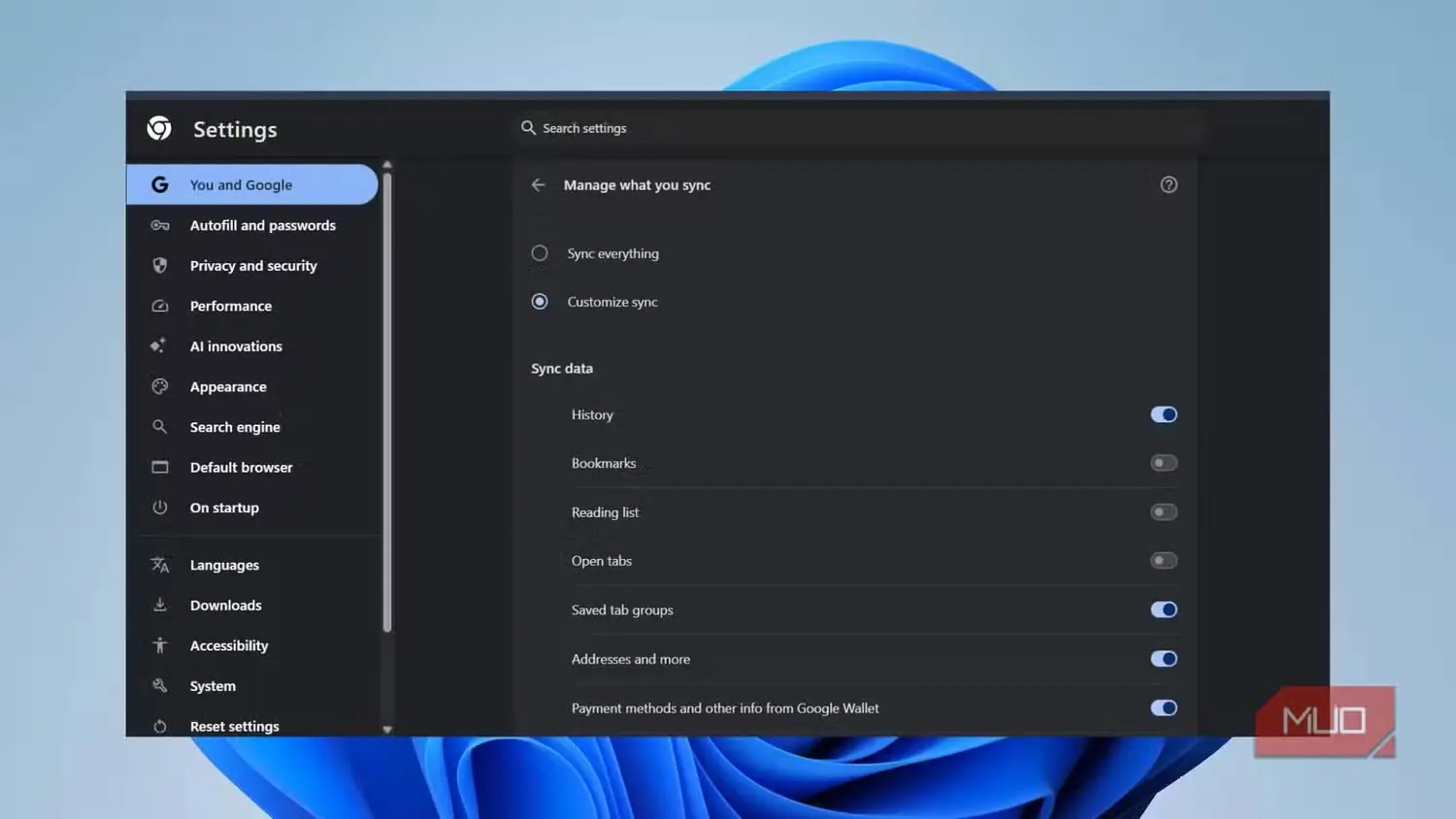 منوی تنظیمات همگامسازی Chrome که Customize sync انتخابشده را با کلیدهای همگامسازی جزئی فعال نشان میدهد