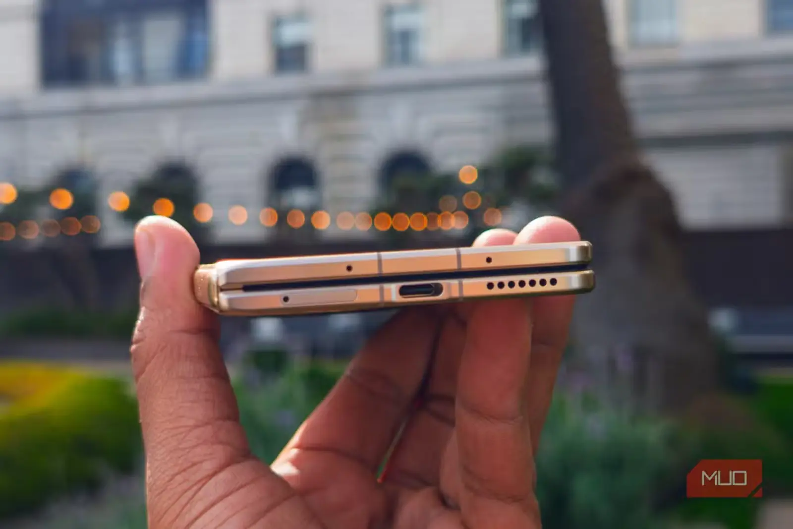 پورت USB-C در گوشی Honor Magic V6