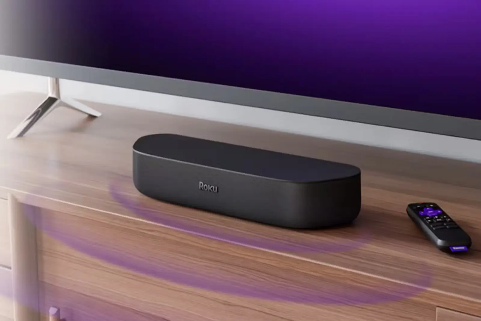 ساندبار Roku Streambar زیر تلویزیون قرار گرفته