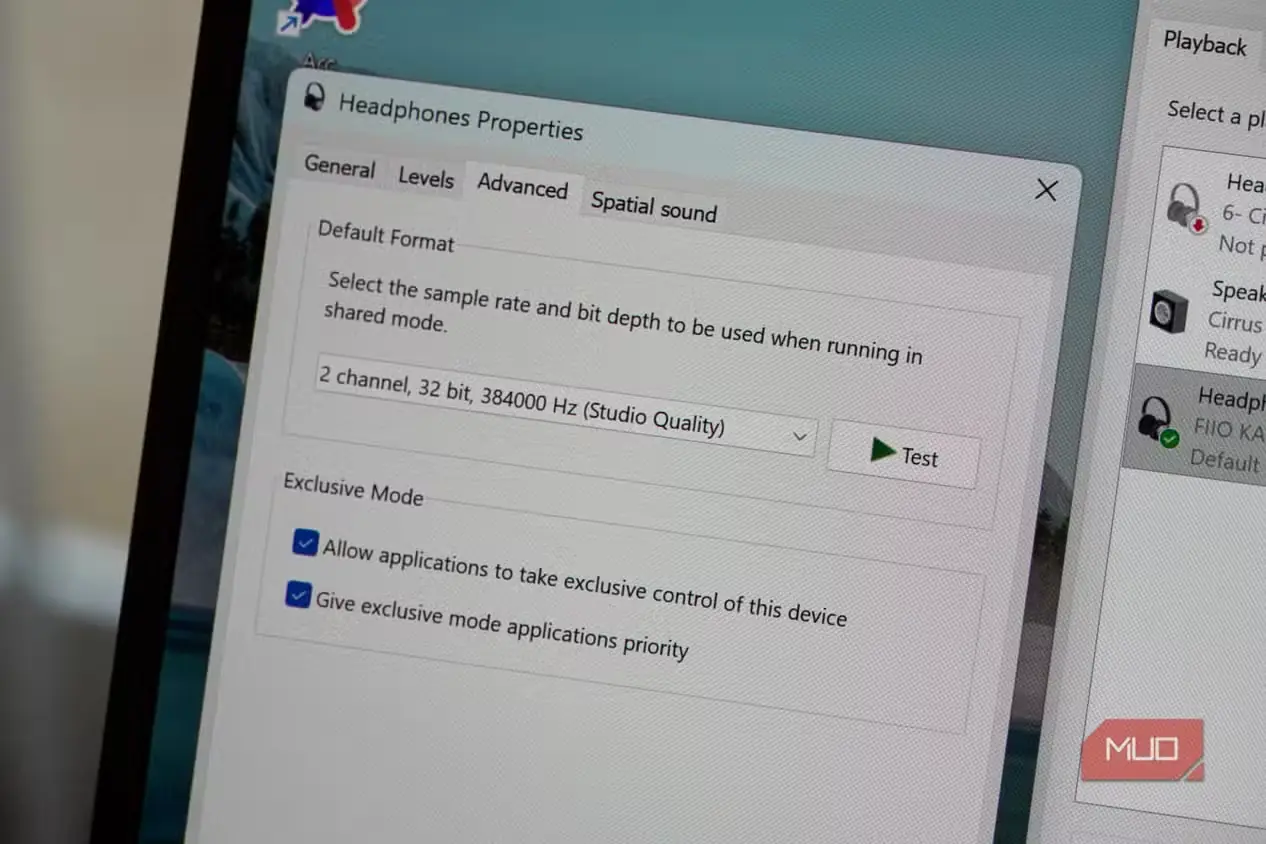 ویژگیهای هدفون DAC فیووو با USB-C متصل به لپتاپ لنوو
