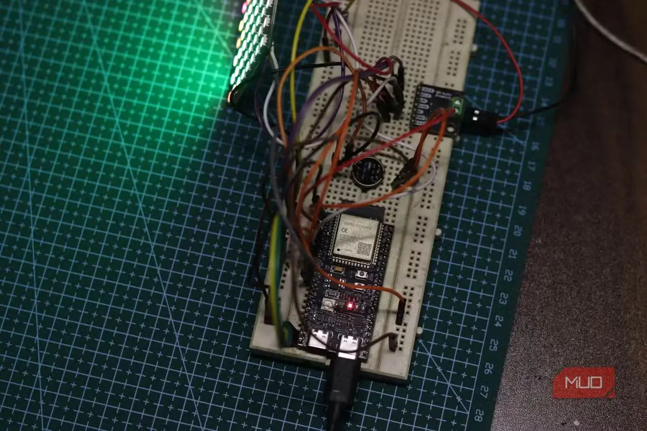 مدار دستیار صوتی ESP32 از بالا به پایین