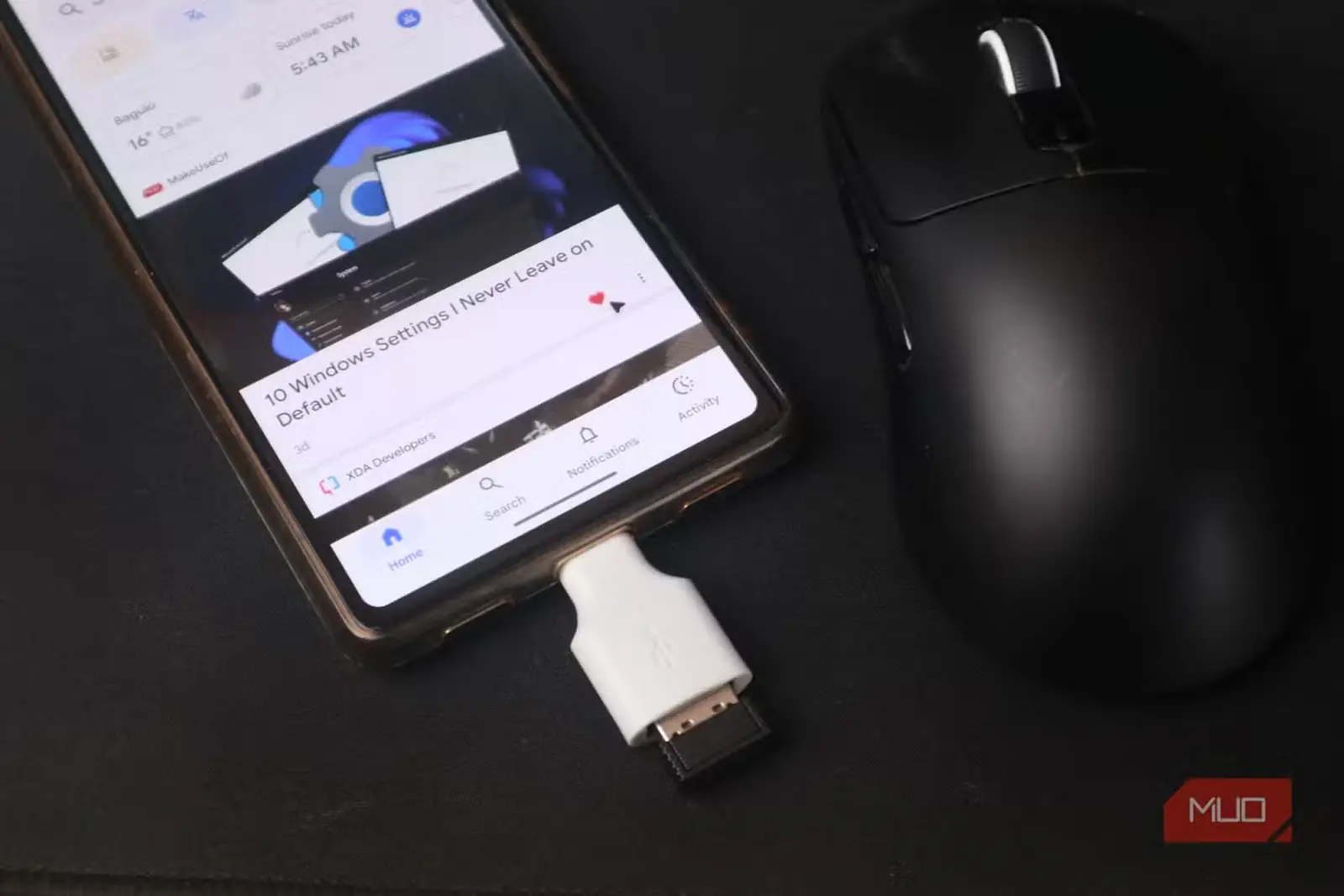 گوشی هوشمند وصل به ماوس با USB‑C