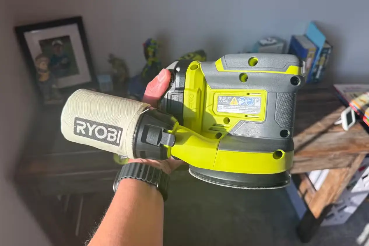 سنبادهزن Ryobi در دست