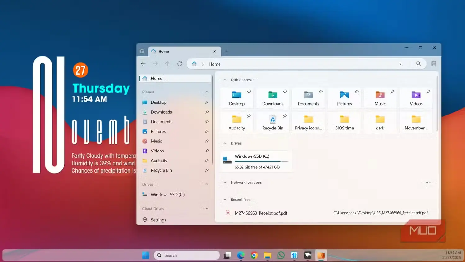 میز کار ویندوز ۱۱ با اپلیکیشن Files در تم اکریلیک