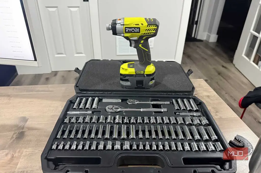 درایور ضربهای Ryobi ONE+ با باتری ۱۸ ولتی