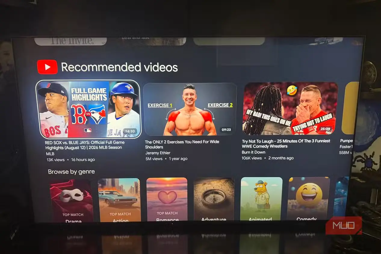 تلویزیون Sony Bravia 9 miniLED که ویدئوهای پیشنهادی را نمایش میدهد