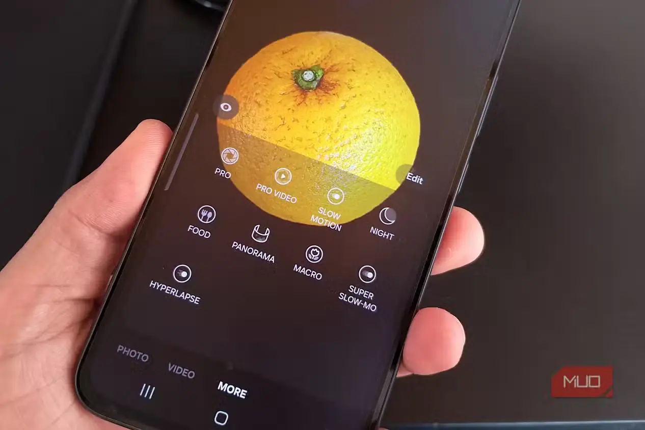 گوشی Galaxy نمایش حالت غذافرا هنگام عکاسی از یک پرتقال