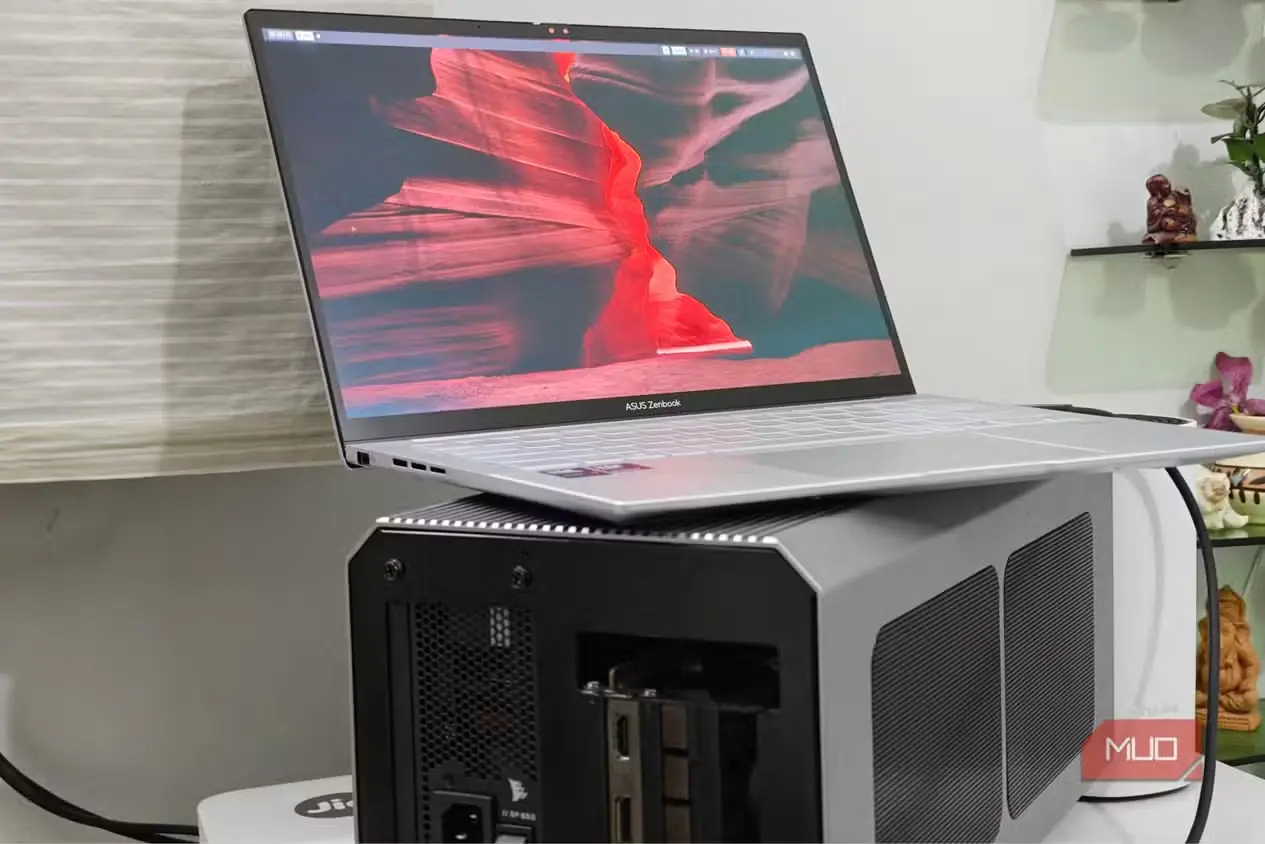 لپتاپ باریک و سبک همراه eGPU