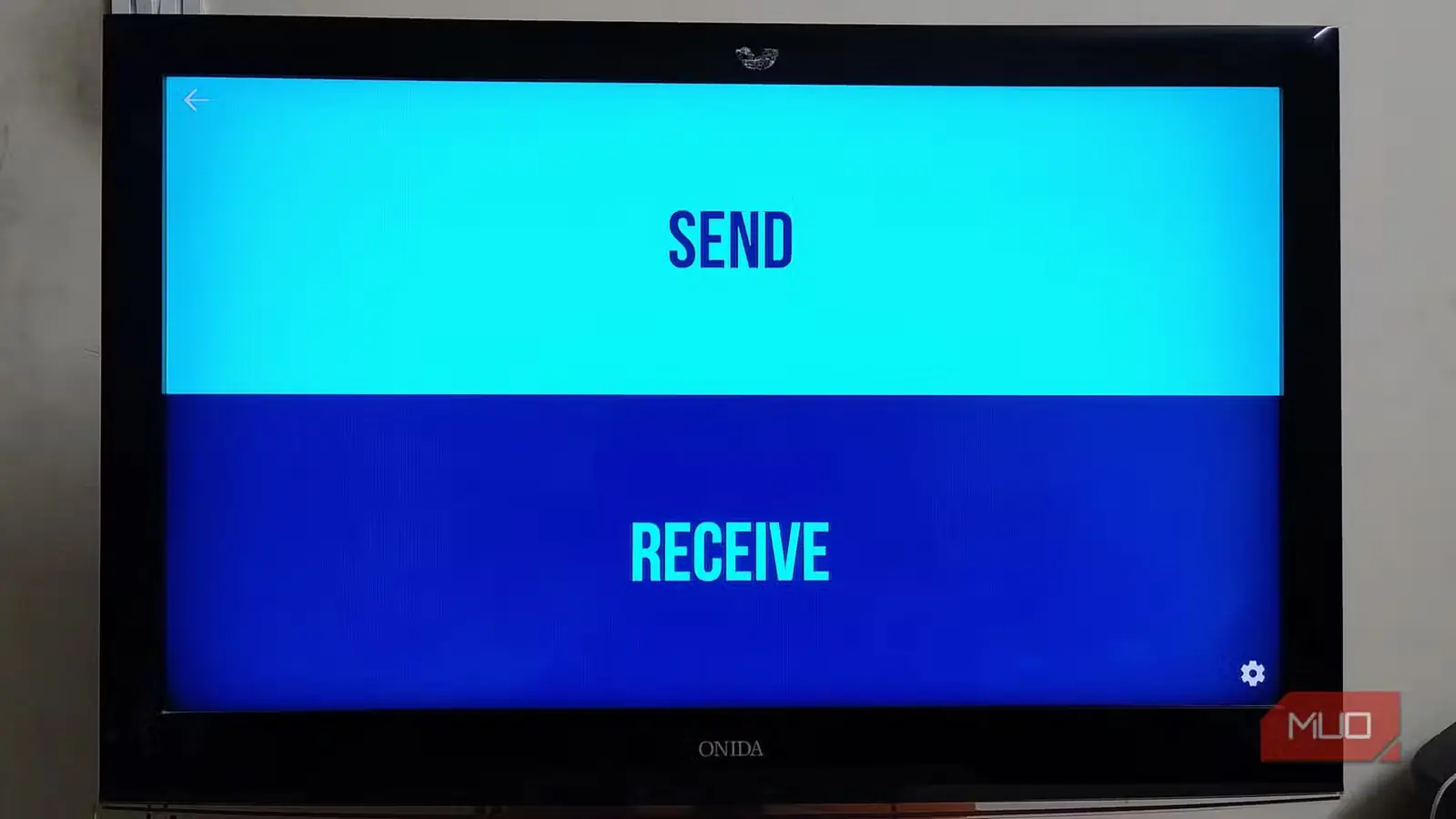 صفحهٔ اصلی اپ Send Files to TV روی فایر تیوی استیک آمازون با گزینههای ارسال و دریافت.