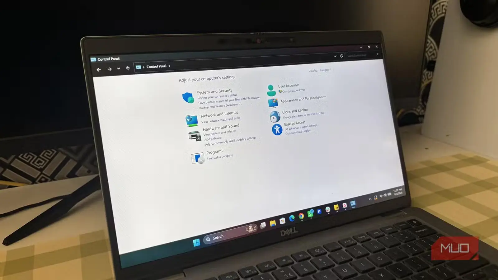 کنترل پنل روی رایانه ویندوزی
