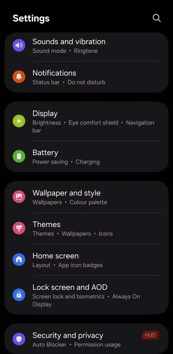 منوی اصلی Settings که گزینه Display را نشان میدهد