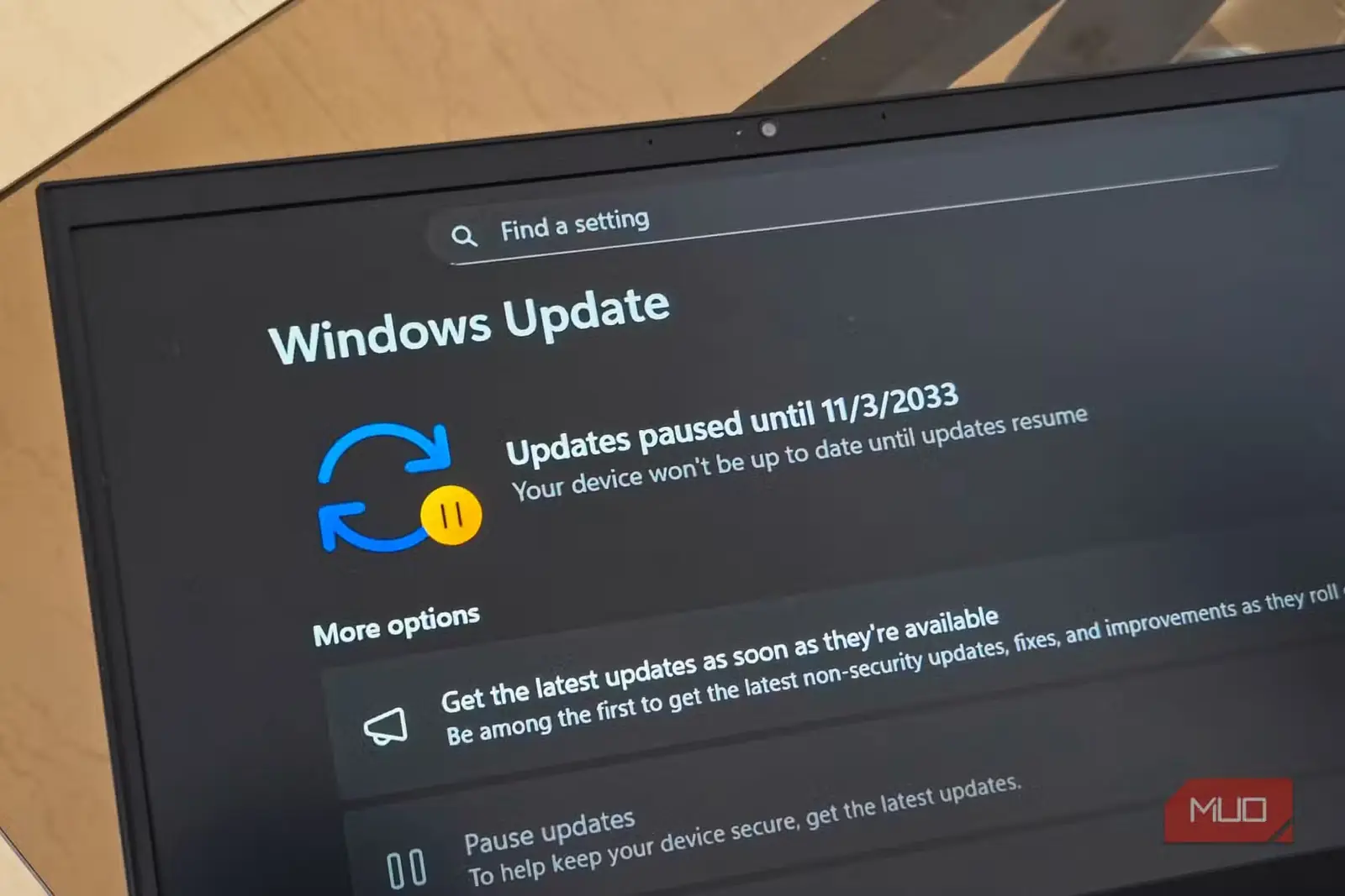 تنظیمات بهروزرسانی ویندوز ۱۱ بازشده روی لپتاپ HP