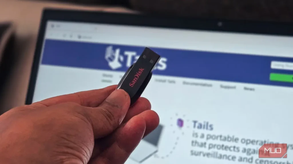 فلش USB در کشوی شما: دیسک نجات رایگان، رایانهٔ همراه و گاوصندوق گذرواژهٔ آفلاین